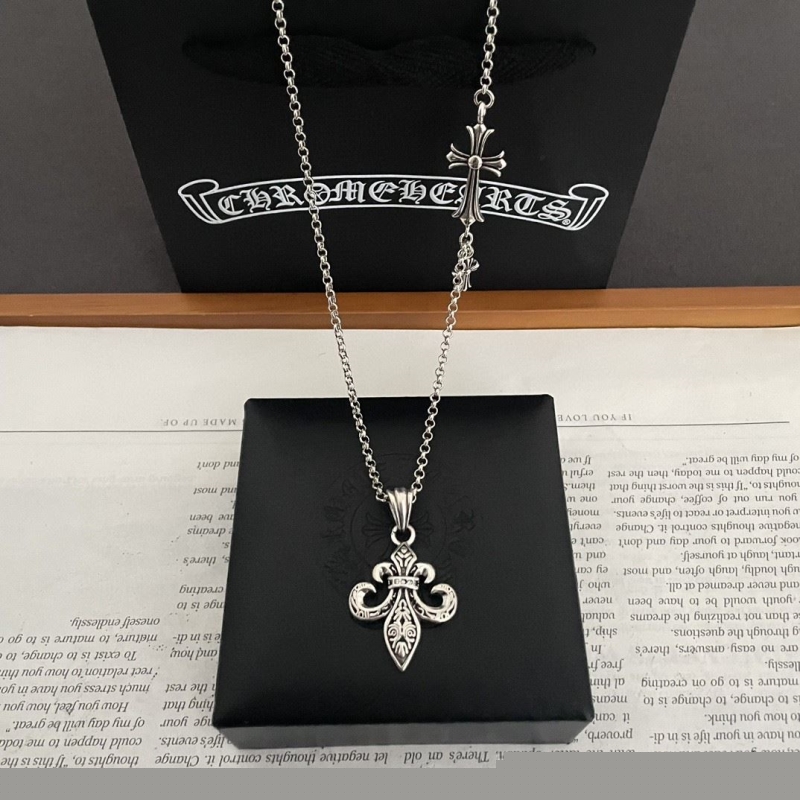 Ch**me He**ts necklaces